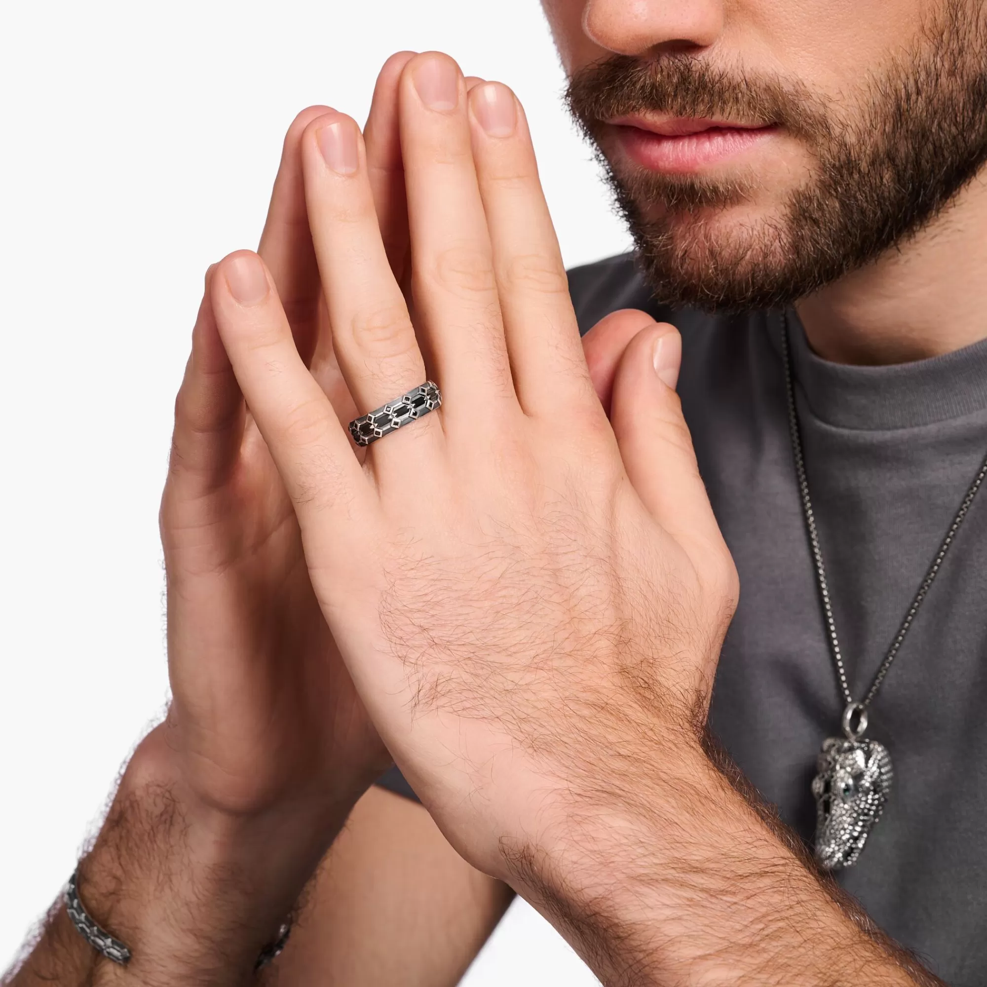 Discount Anillo ancho de playa de ley con diseño de escamas de cocodrilo y piedras negras Mujer Anillos | Anillos